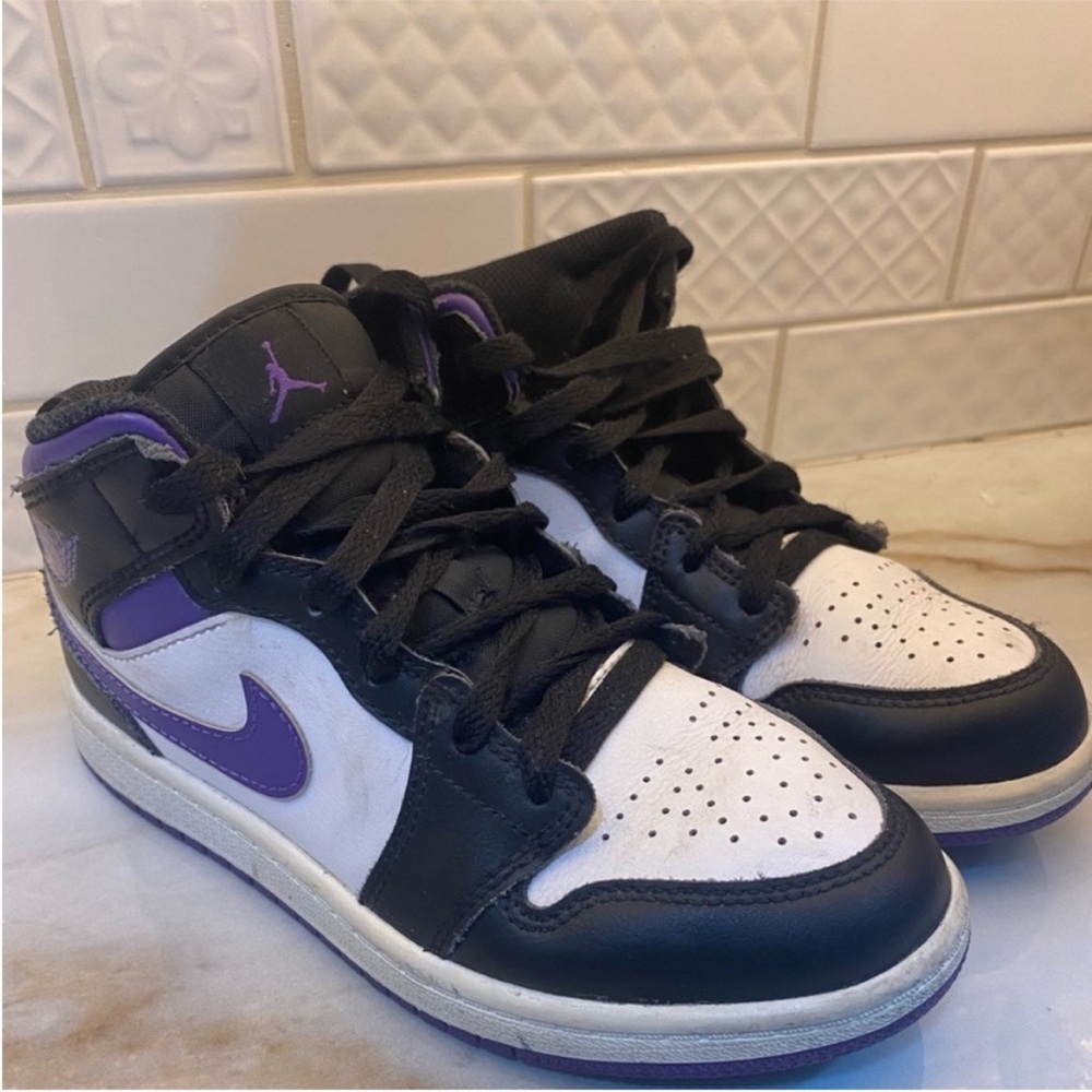 Nike Air Jordans 1 mids Girls size 2 Court purple